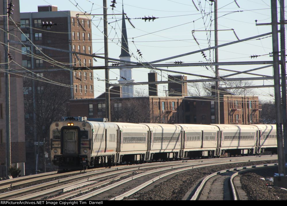 NJT 6049 rounds the curve